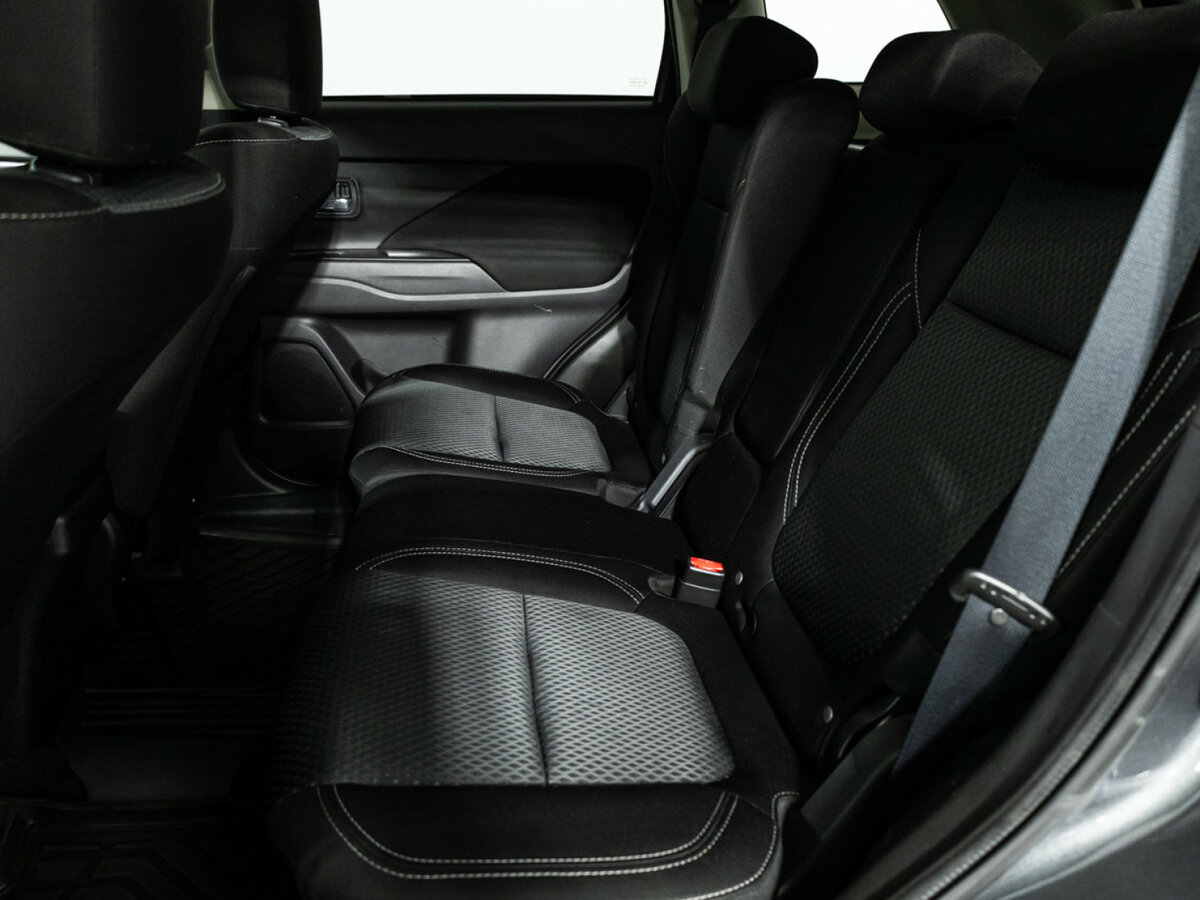 Mitsubishi Outlander с пробегом — 2020 год. Фото: #8