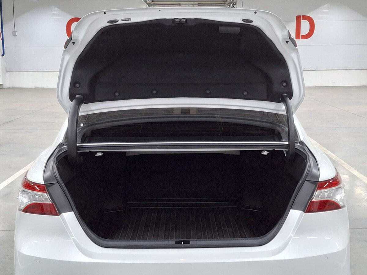 Toyota Camry с пробегом — 2020 год. Фото: #9