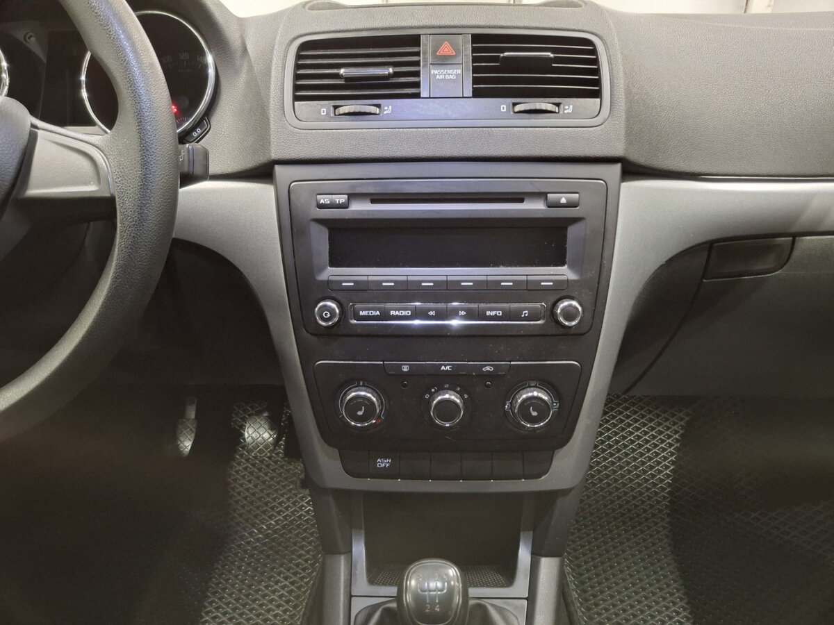 Skoda Yeti с пробегом — 2014 год. Фото: #13