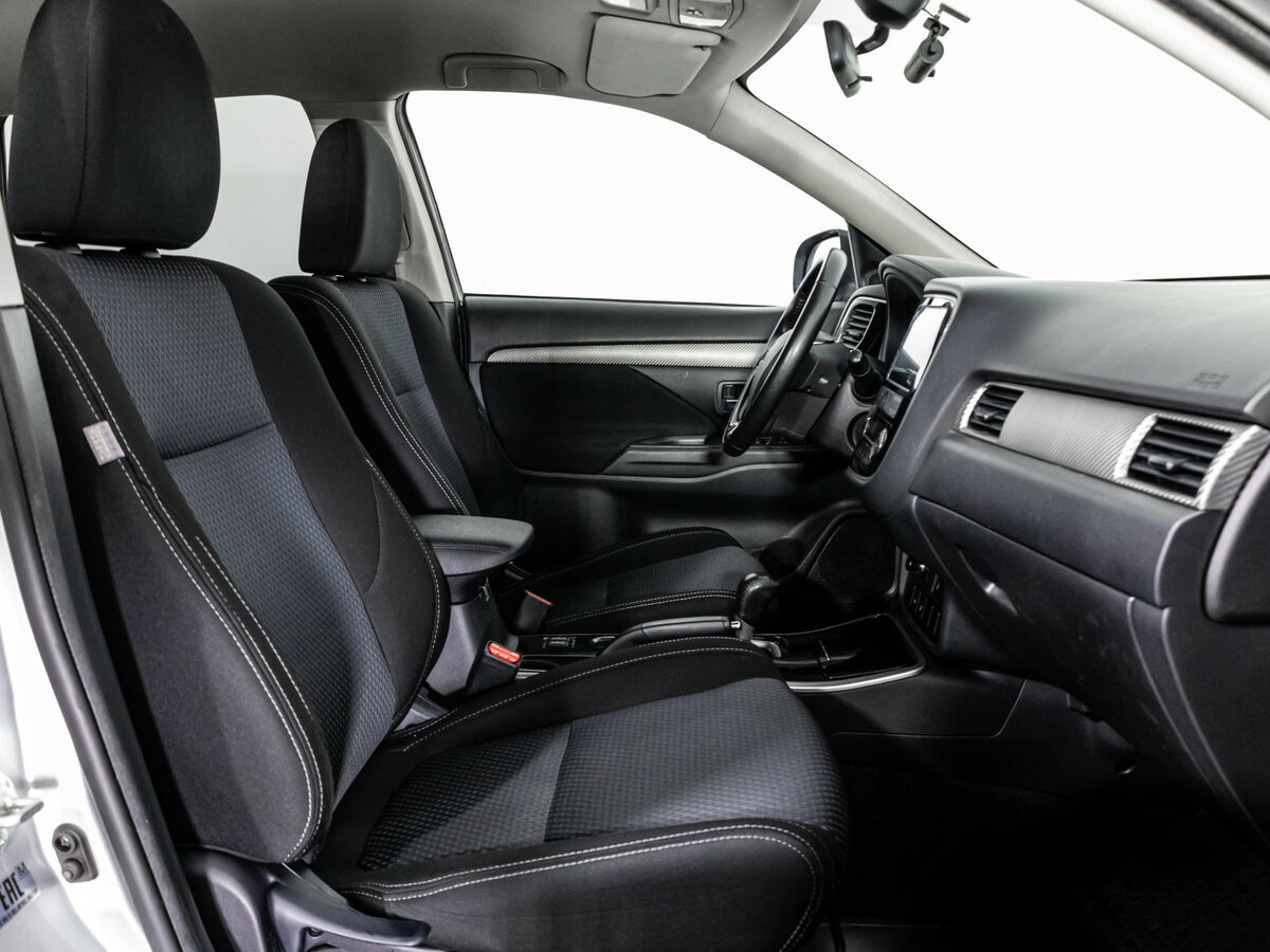 Mitsubishi Outlander с пробегом — 2018 год. Фото: #13