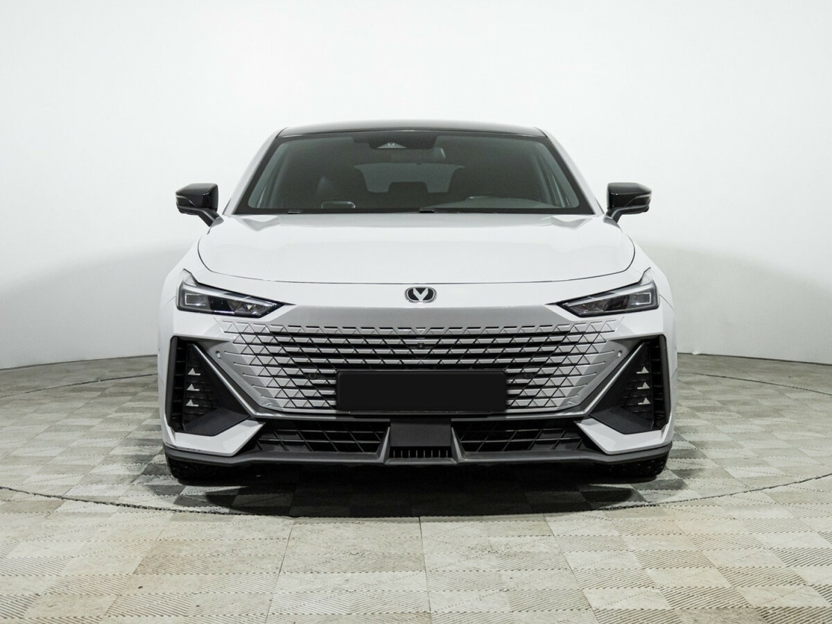 Changan UNI-V с пробегом — 2024 год. Фото: #1