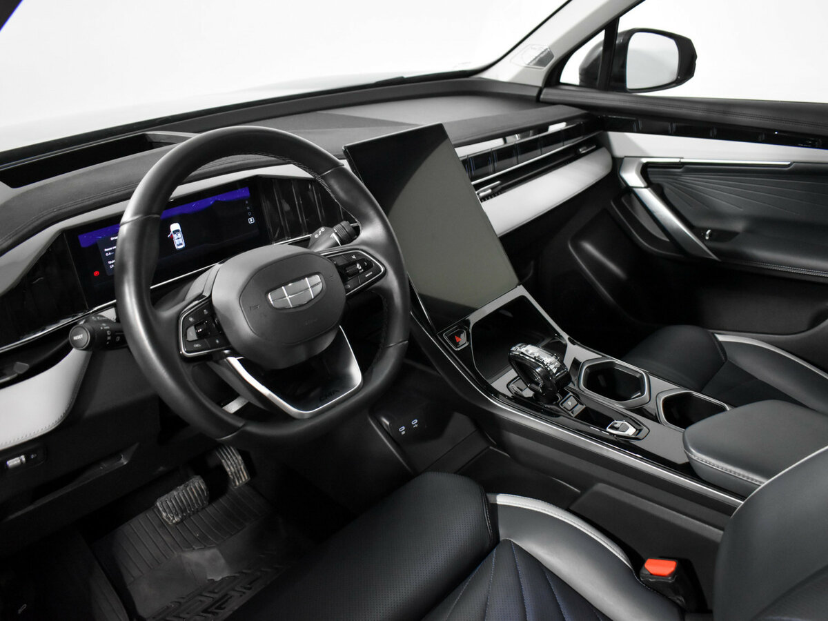 Geely Atlas с пробегом — 2024 год. Фото: #6