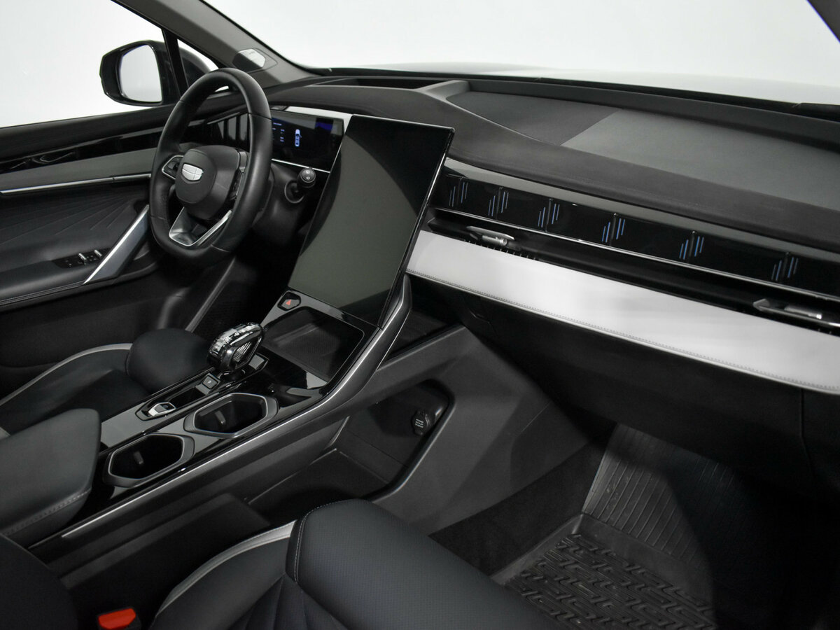 Geely Atlas с пробегом — 2024 год. Фото: #11