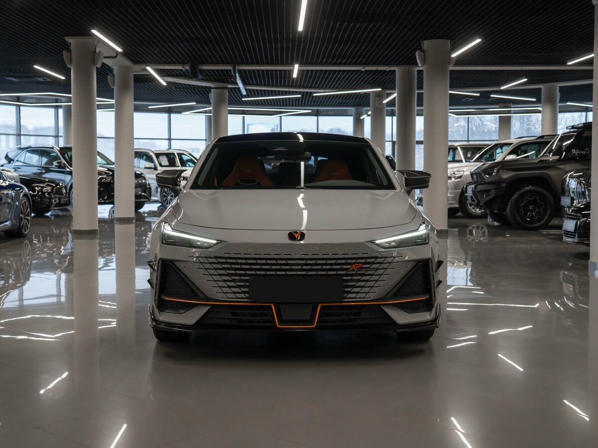 Changan UNI-V с пробегом — 2023 год. Фото: #2