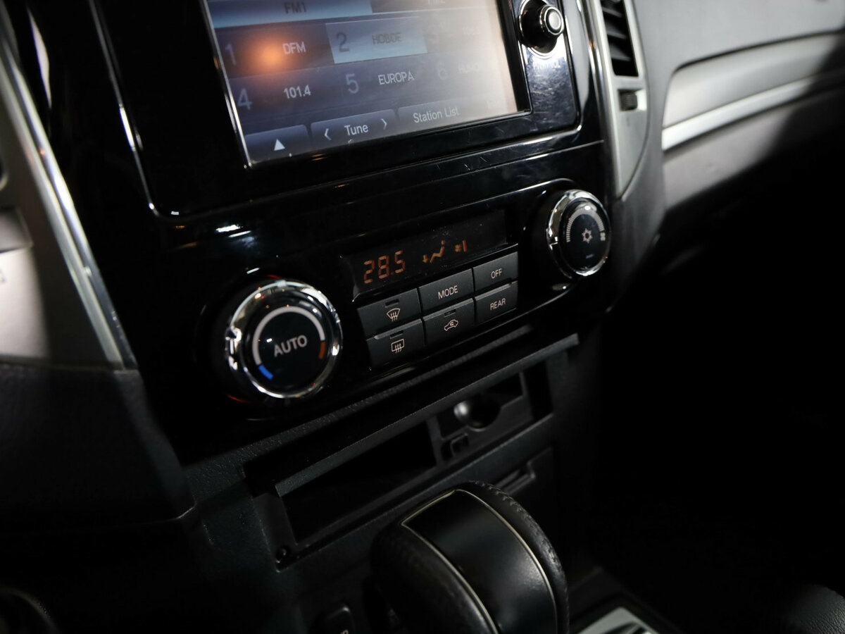 Mitsubishi Pajero с пробегом — 2015 год. Фото: #12