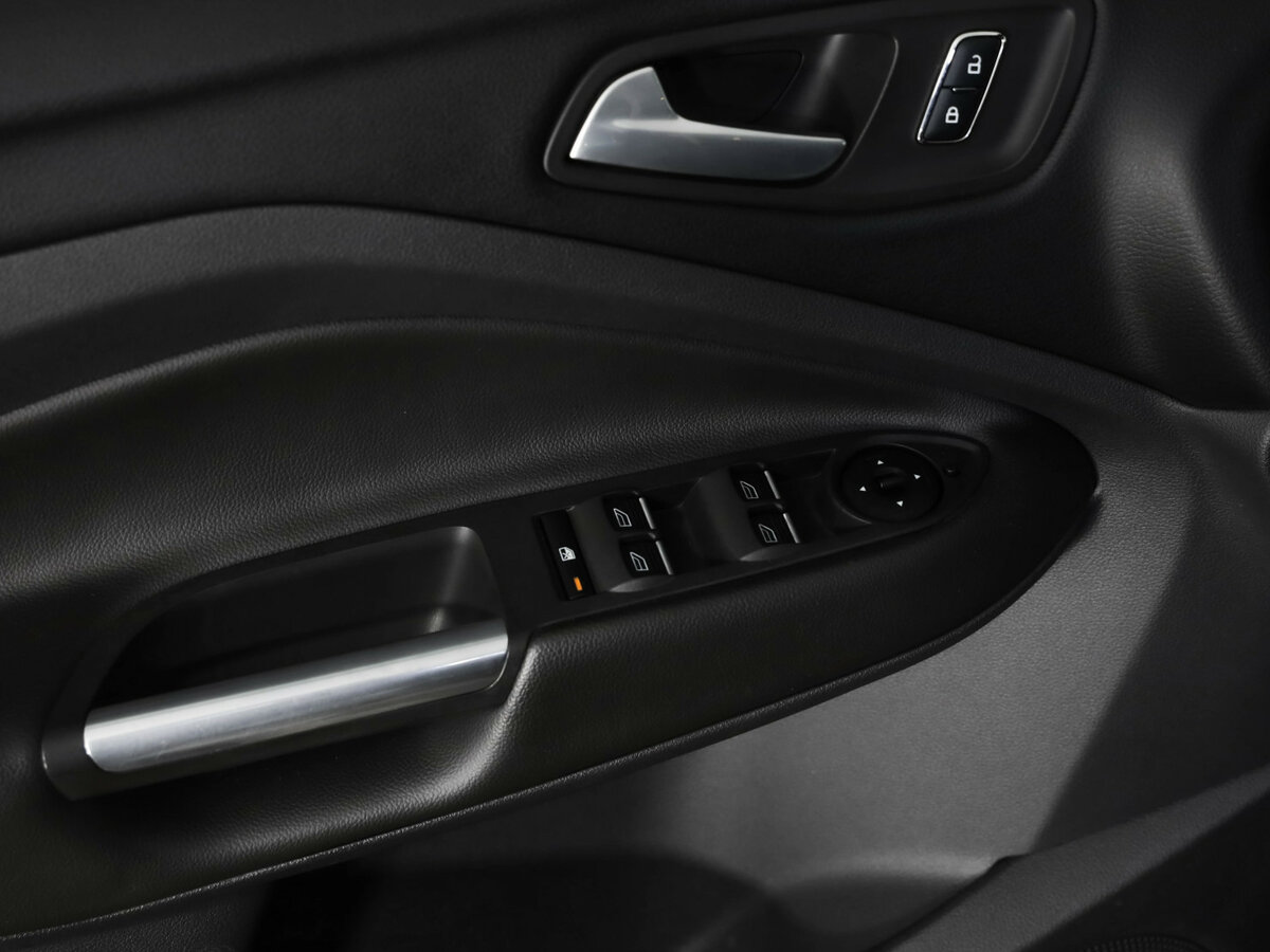 Ford Kuga с пробегом — 2015 год. Фото: #23