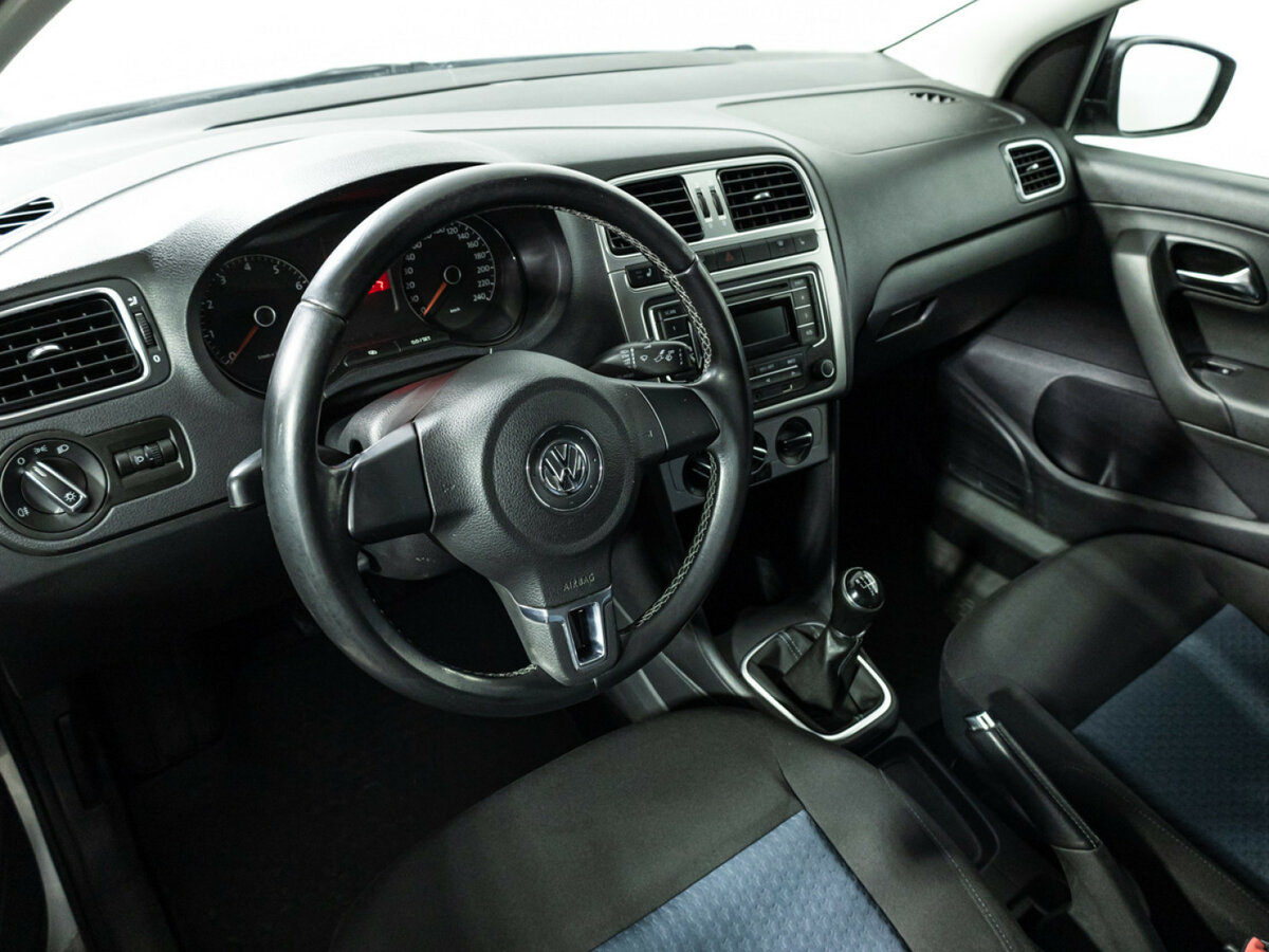 Volkswagen Polo с пробегом — 2013 год. Фото: #10
