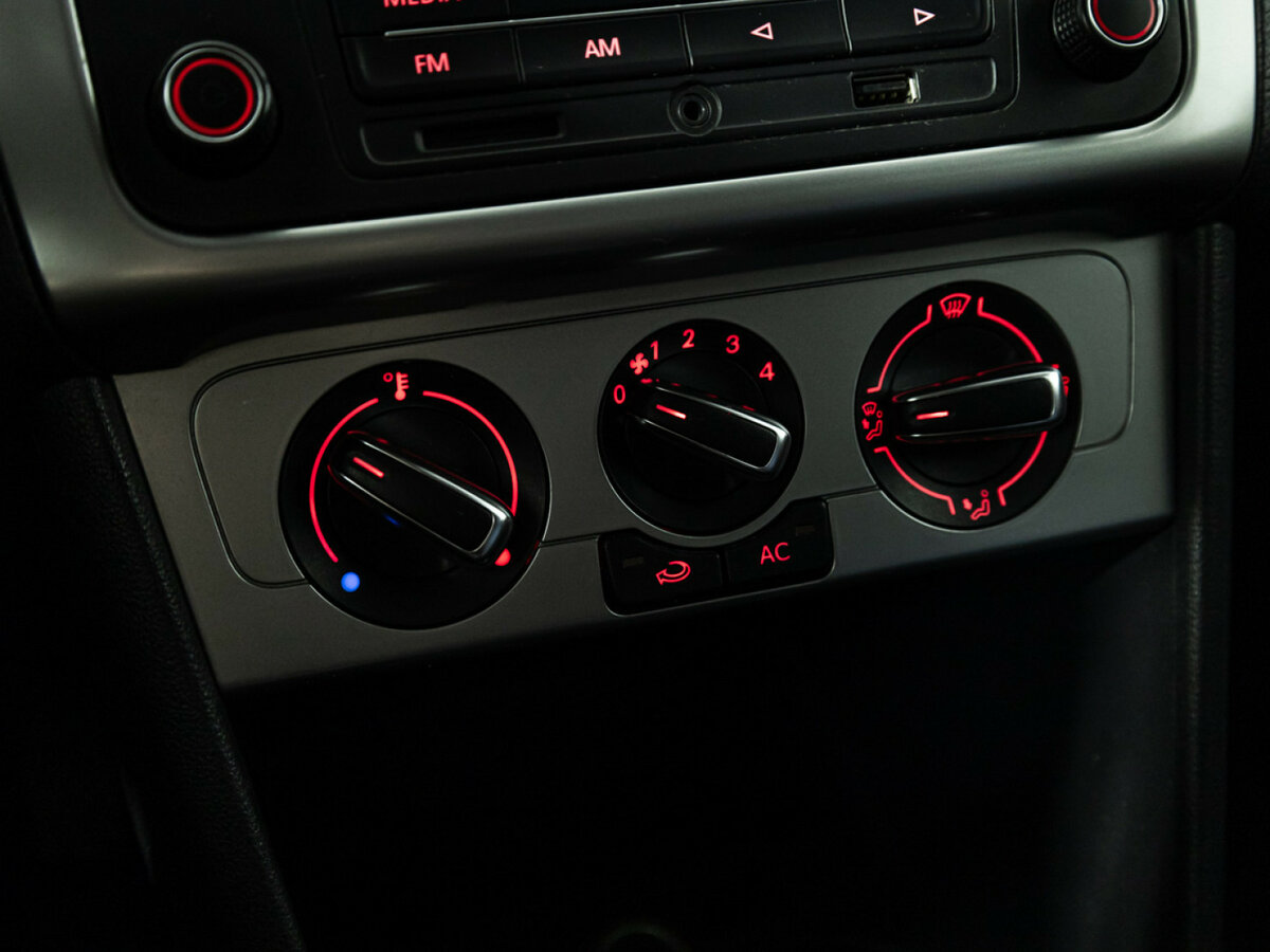 Volkswagen Polo с пробегом — 2013 год. Фото: #14