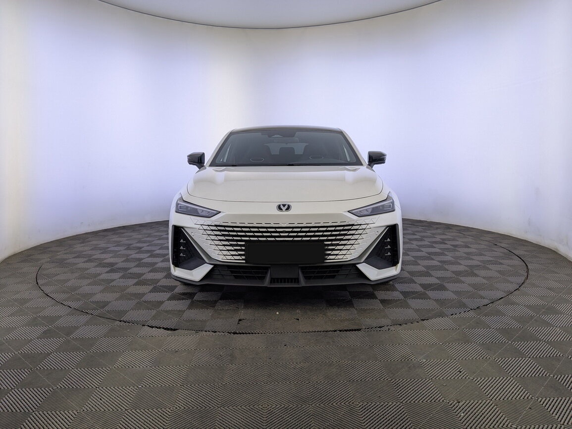 Changan UNI-V с пробегом — 2023 год. Фото: #1