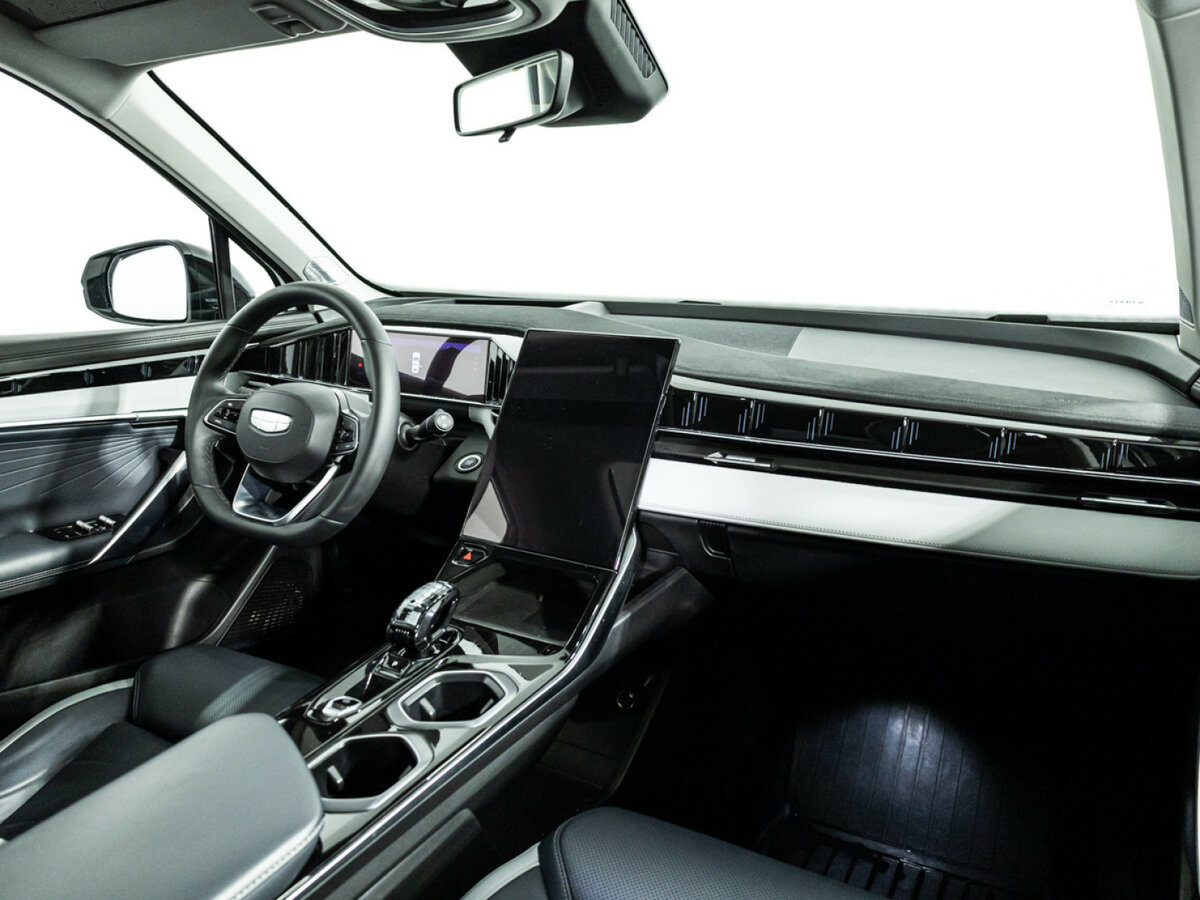 Geely Atlas с пробегом — 2024 год. Фото: #6