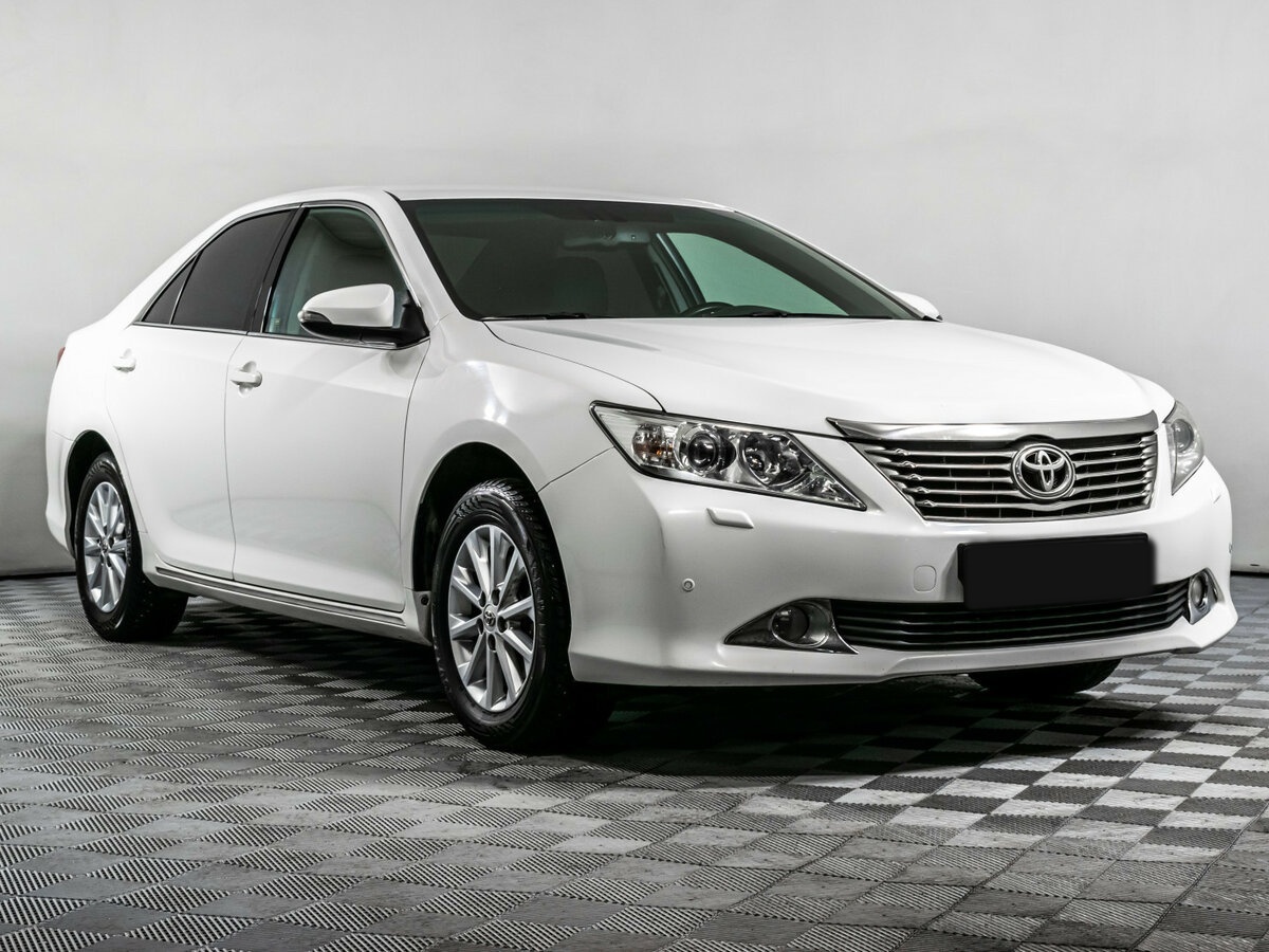 Toyota Camry с пробегом — 2014 год. Фото: #2