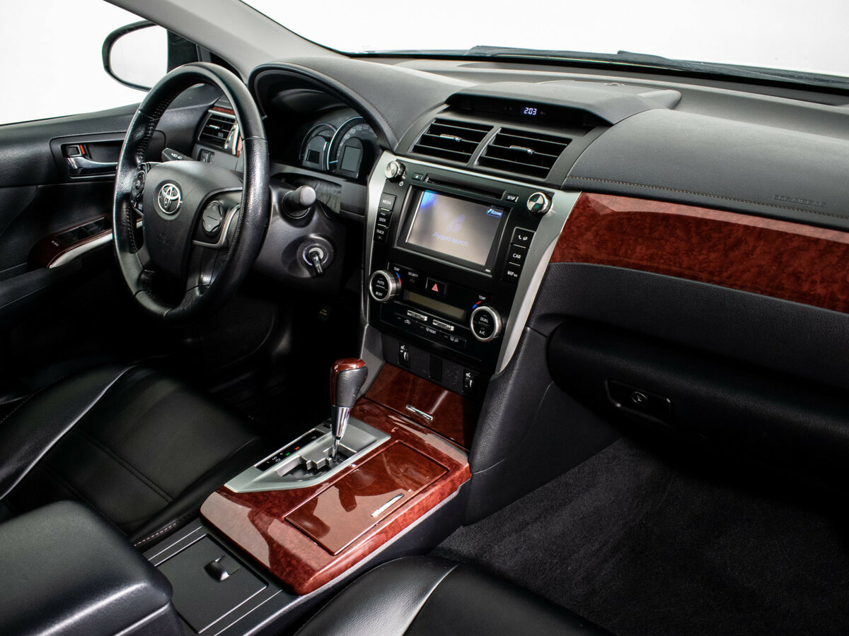 Toyota Camry с пробегом — 2014 год. Фото: #7
