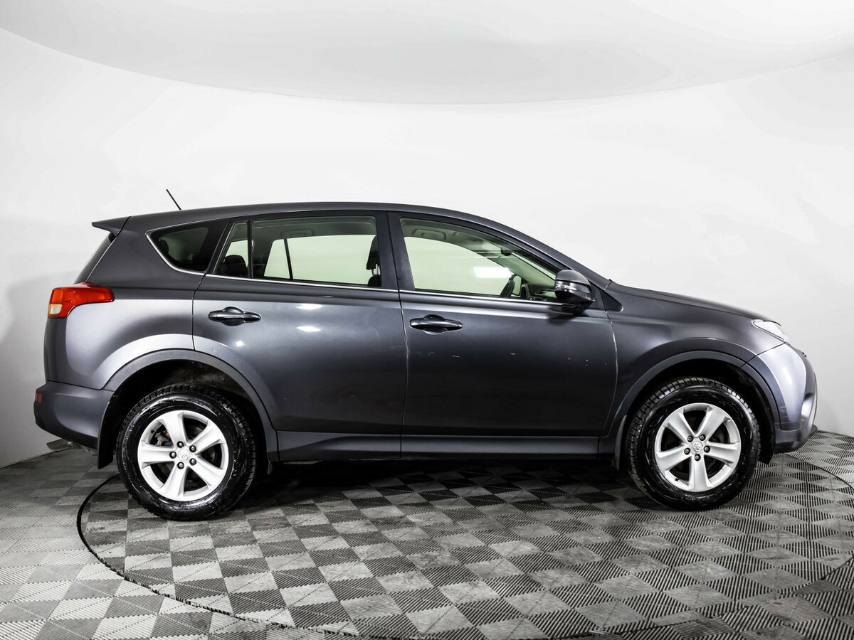 Toyota RAV4 с пробегом — 2013 год. Фото: #3