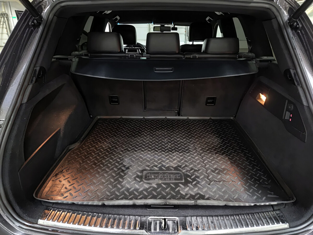 Volkswagen Touareg с пробегом — 2012 год. Фото: #9