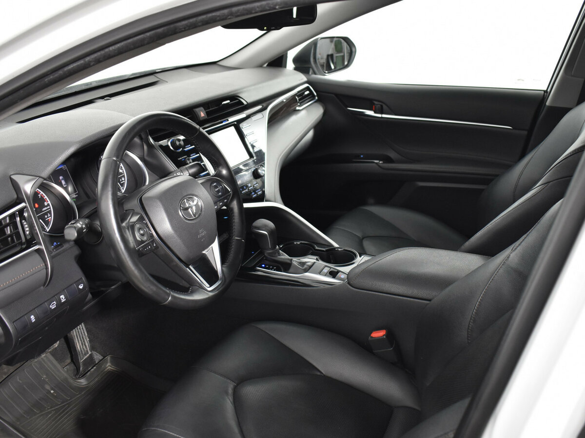 Toyota Camry с пробегом — 2020 год. Фото: #6