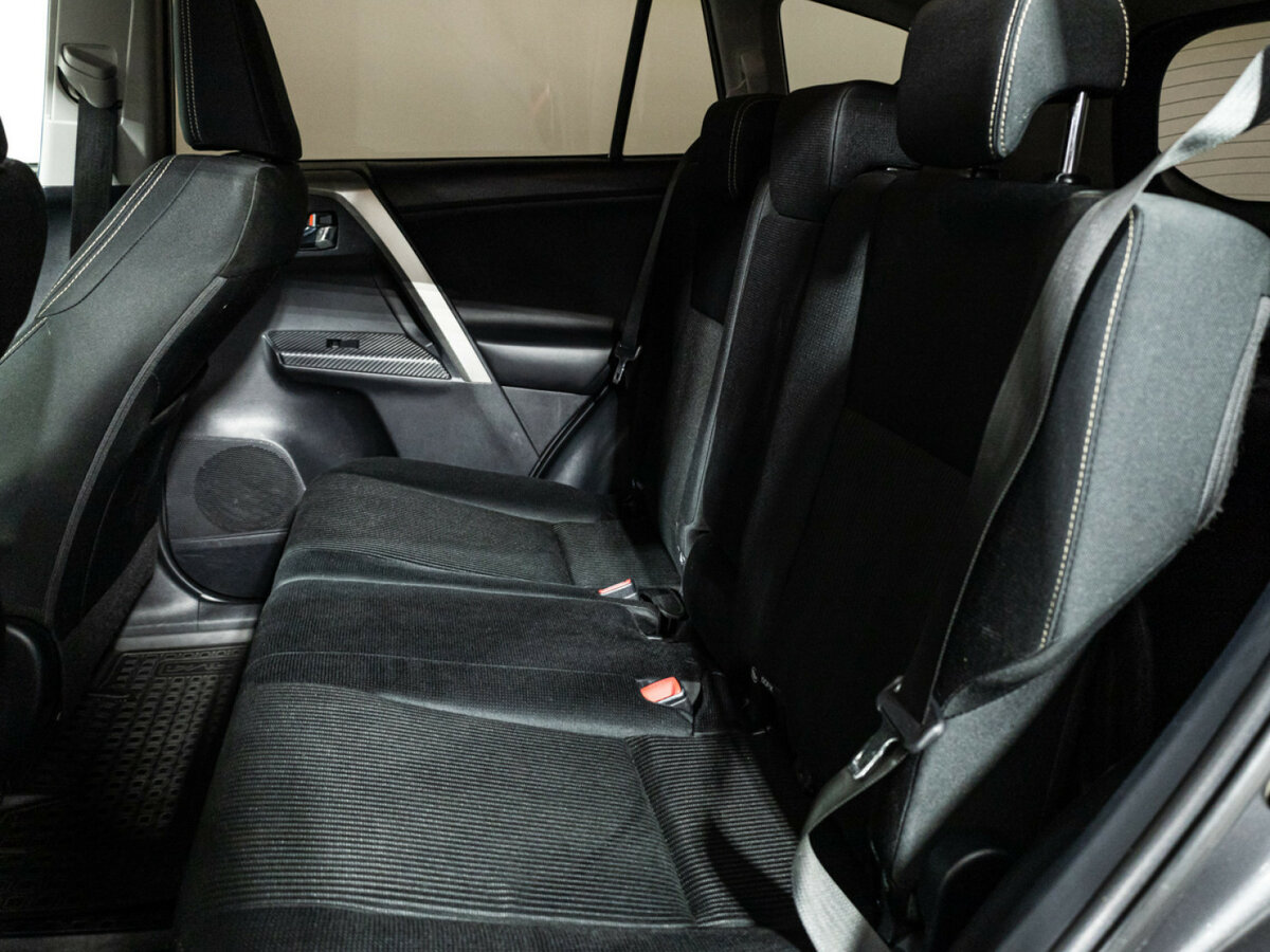 Toyota RAV4 с пробегом — 2014 год. Фото: #9