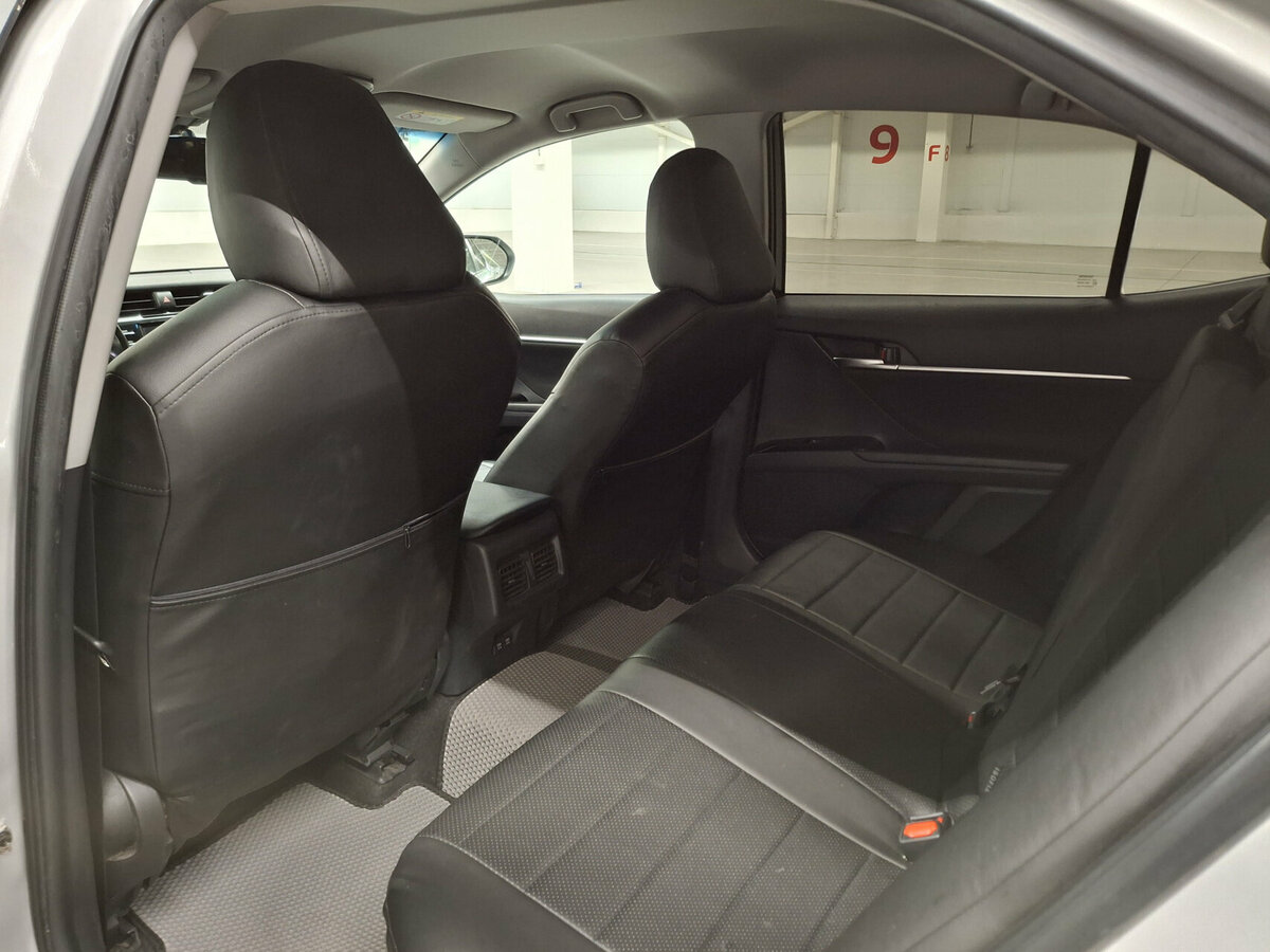 Toyota Camry с пробегом — 2018 год. Фото: #10