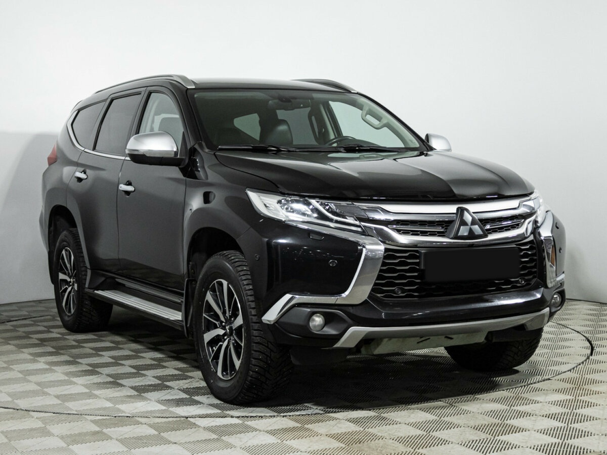 Mitsubishi Pajero Sport с пробегом — 2017 год. Фото: #2