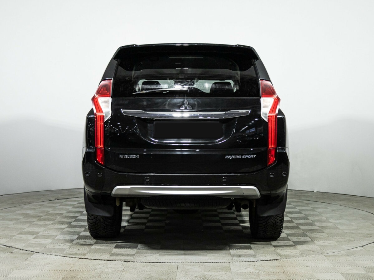 Mitsubishi Pajero Sport с пробегом — 2017 год. Фото: #4